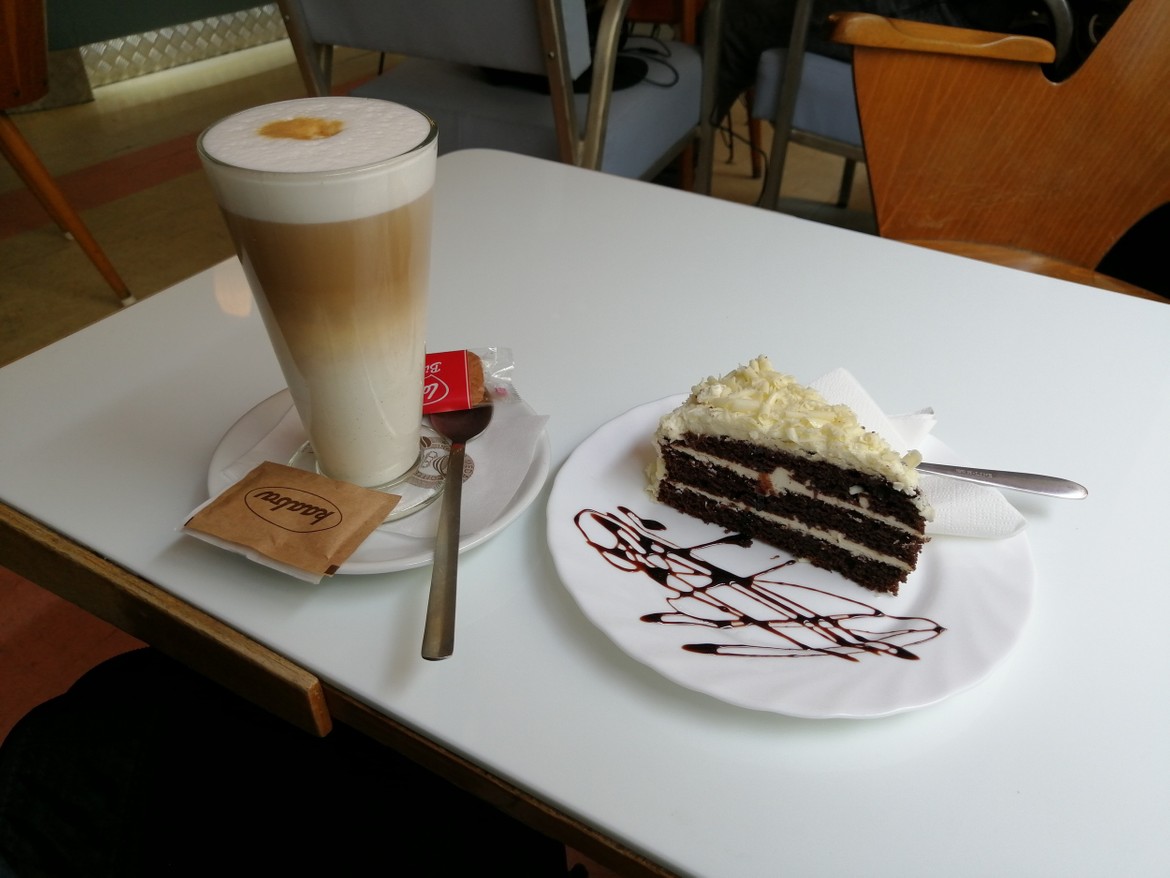 Cafe Kavárna Kaaba close to the main station (also Notebook friendly)